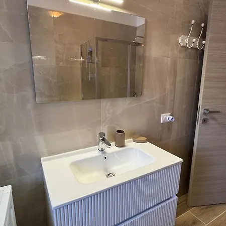 Emilia Tre In Bagno Privato Apartament *